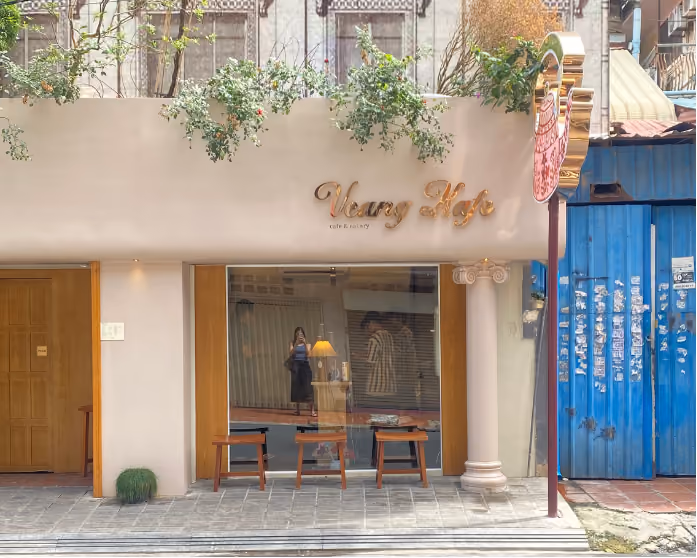 Veang Kafe in Phnom Penh — aesthetic café with warm decor
